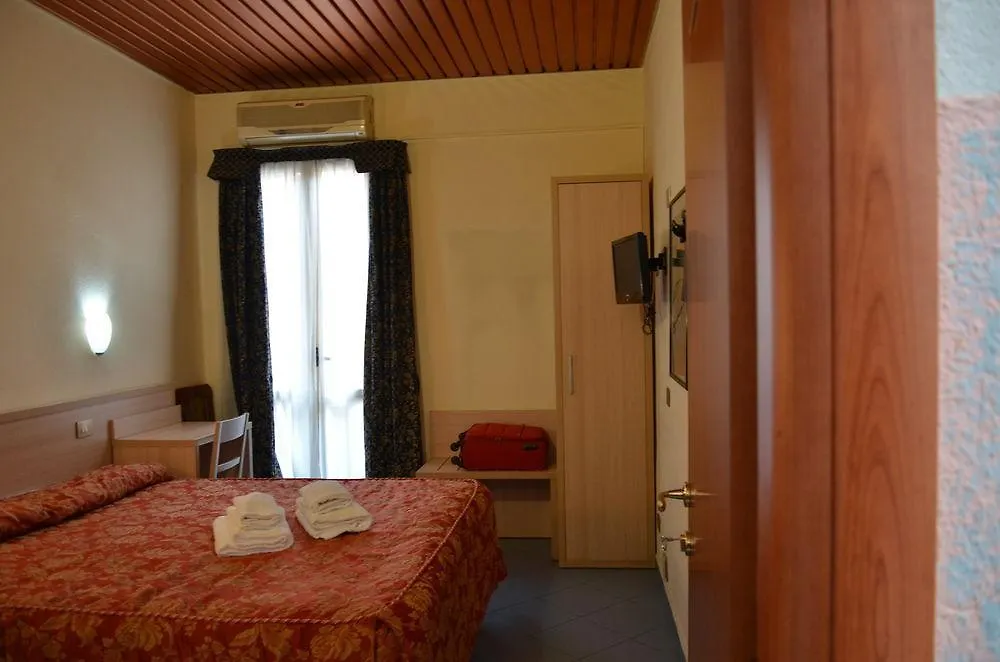 Hotel Nizza Milan 2*,