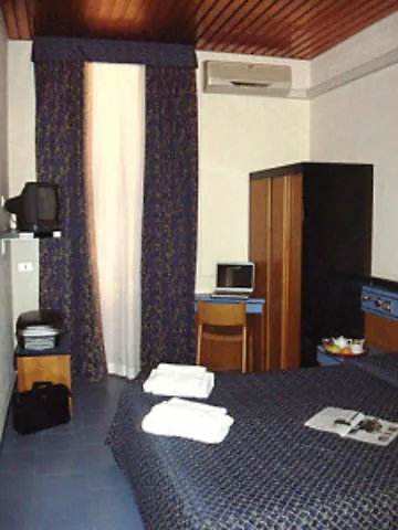 Hotel Nizza Milan 2*,  Italy
